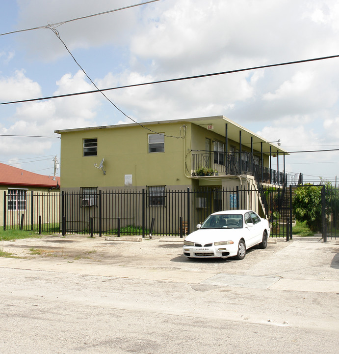 1335 NW 60th St in Miami, FL - Building Photo