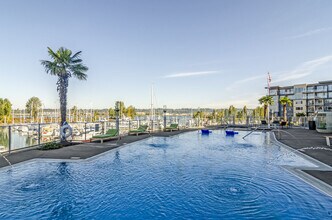 Yacht Harbor Club in Portland, OR - Foto de edificio - Building Photo