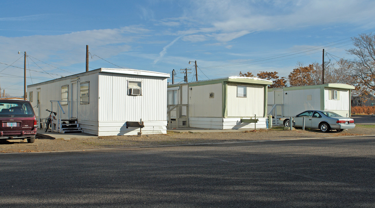 264 NE 1st Ave in Ontario, OR - Building Photo