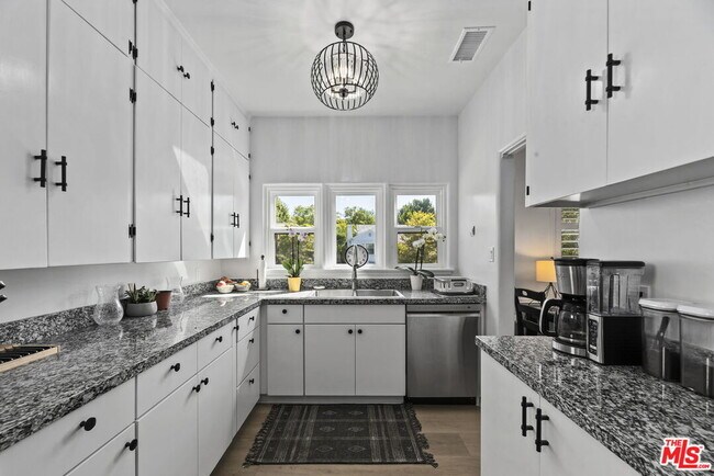 property at 1517 Glendon Ave