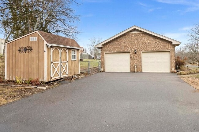 703 Lucien Dr in Goodlettsville, TN - Foto de edificio - Building Photo