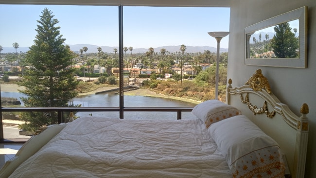 4333 Marina City Dr in Marina Del Rey, CA - Building Photo - Building Photo