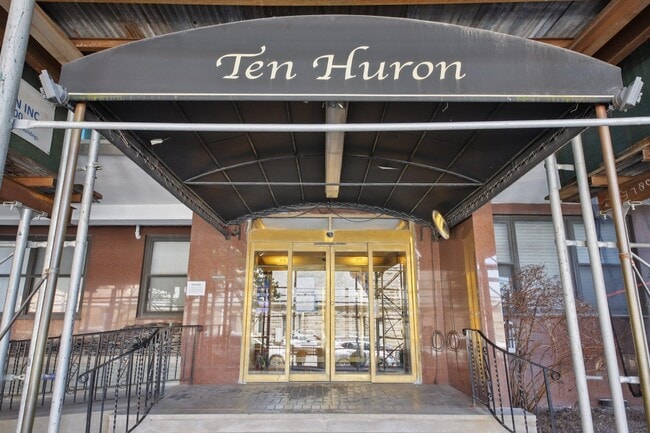 10 Huron Ave in Jersey City, NJ - Building Photo - Building Photo