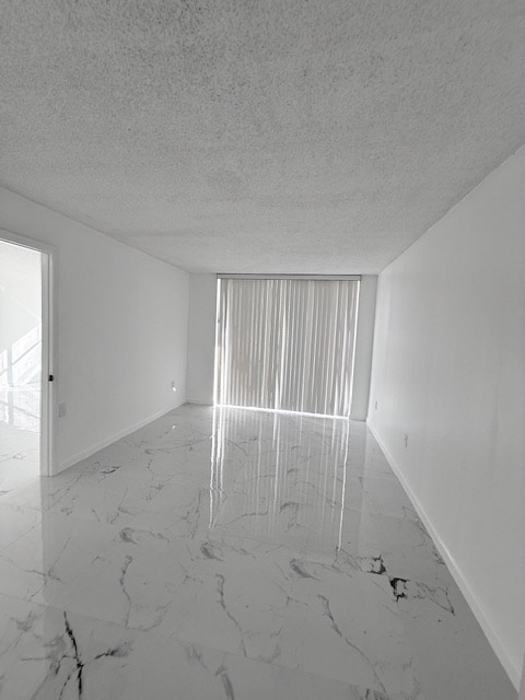 1300 NE Miami Gardens Dr in North Miami Beach, FL - Building Photo - Building Photo