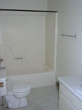 138 Lewis St-Unit -B in Harrisonburg, VA - Building Photo - Building Photo