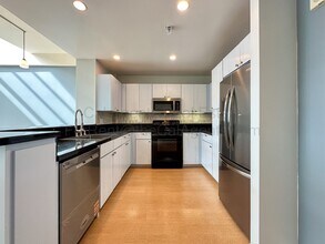 1 Lakeside Dr in Oakland, CA - Building Photo - Building Photo