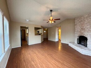 1002 Great Britain Blvd in Austin, TX - Building Photo - Building Photo