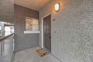 10001 Woodcreek Oaks Blvd in Roseville, CA - Building Photo