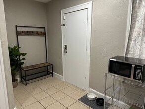 2115 E 68th Terrace in Kansas City, MO - Building Photo - Building Photo