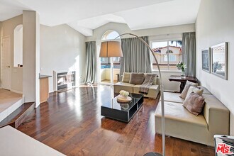 6457 Zuma View Pl in Malibu, CA - Building Photo - Building Photo