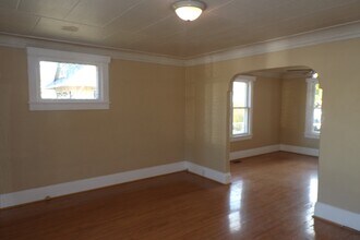 4912 SE 99th Ave in Portland, OR - Building Photo - Building Photo