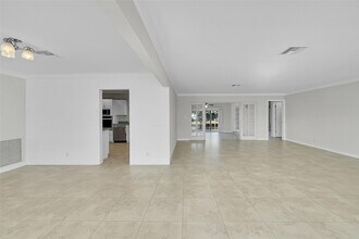 211 SE 9th Ct in Pompano Beach, FL - Building Photo - Building Photo