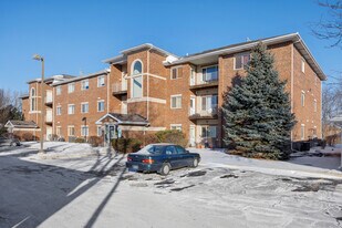 881 N Swift Rd in Addison, IL - Building Photo