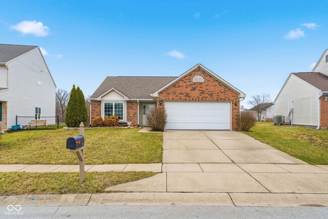 781 Hollowood Ln in Avon, IN - Foto de edificio - Building Photo