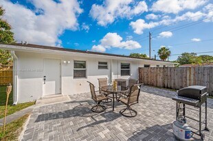 100 NW 45th St in Miami, FL - Building Photo