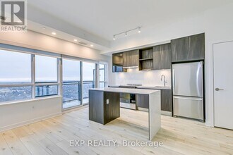 395 Dundas St W in Oakville, ON - Building Photo - Building Photo