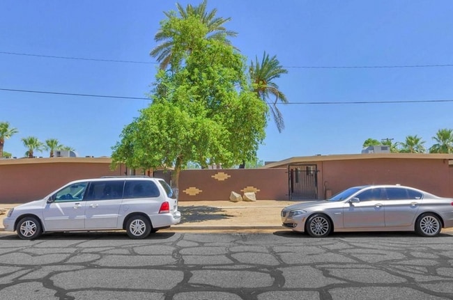 621 N 30th Pl in Phoenix, AZ - Building Photo - Building Photo