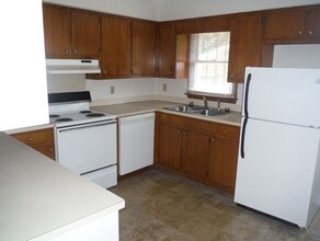 104 Cedar Ct in Greenville, NC - Foto de edificio - Building Photo