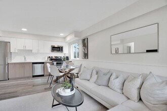 2325 Glen Dr in Vancouver, BC - Building Photo - Building Photo