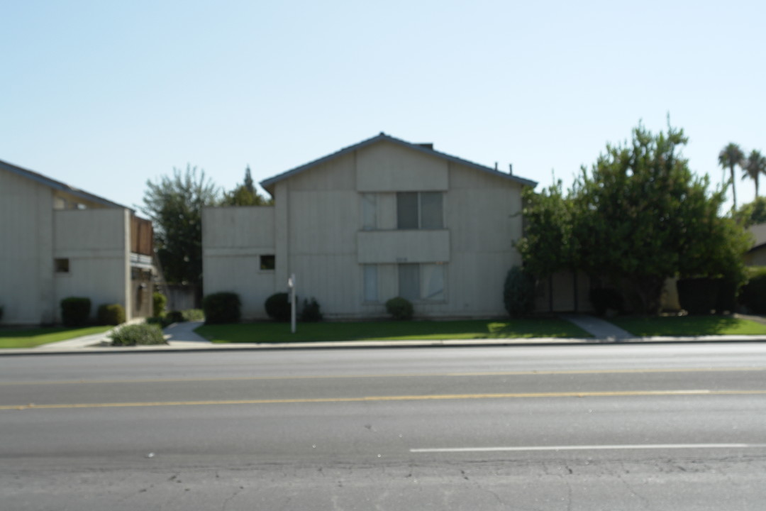 2516 Ashe Rd in Bakersfield, CA - Building Photo