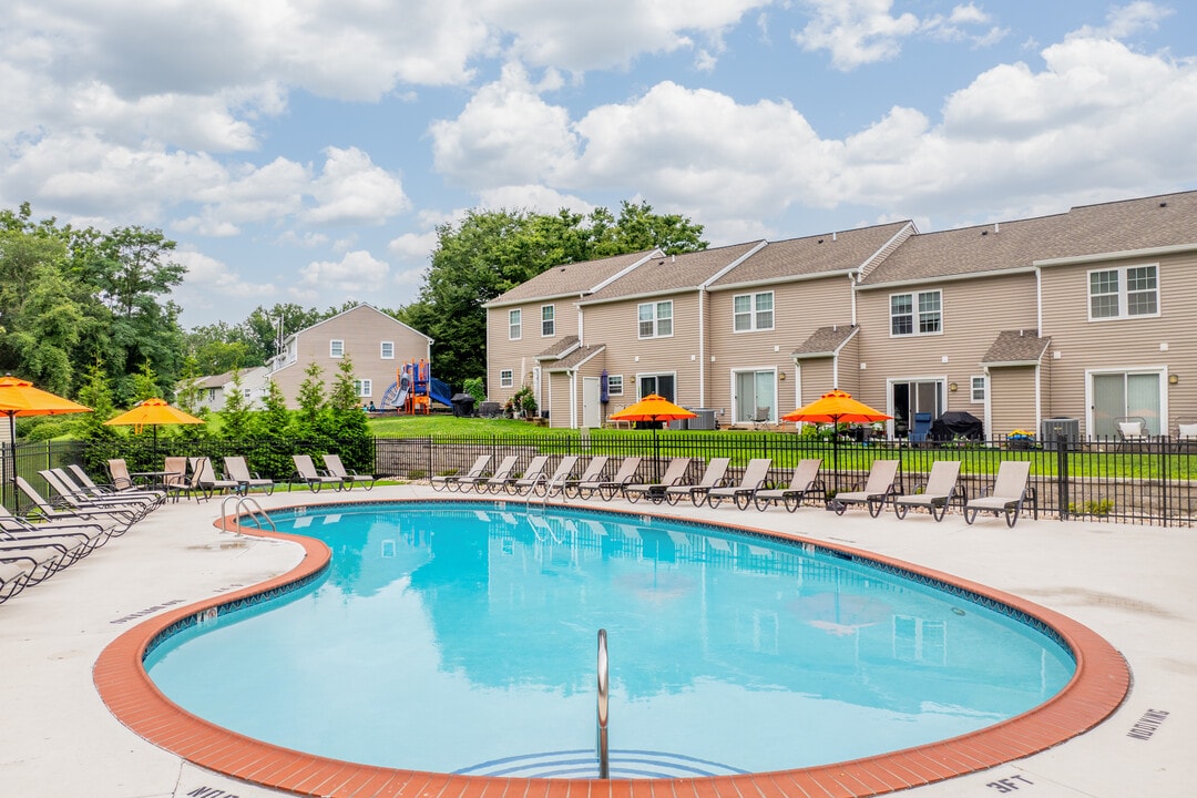 Huntingdon Woods in Feasterville-Trevose, PA - Building Photo