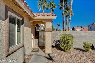 1048 Sun Poppy Ave in Las Vegas, NV - Building Photo - Building Photo