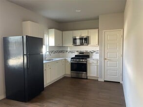 884 Rd 3550 in Cleveland, TX - Building Photo - Building Photo