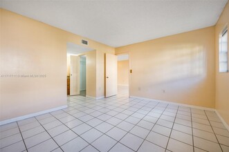 6215 W 24th Ave, Unit 102-7 in Hialeah, FL - Building Photo - Building Photo