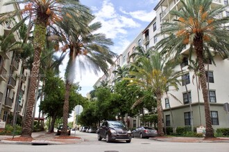 1919 Van Buren St, Unit Regent Park in Hollywood, FL - Foto de edificio - Building Photo