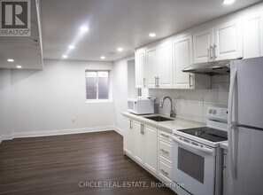 1204 McMullen Crescent in Milton, ON - Building Photo - Building Photo