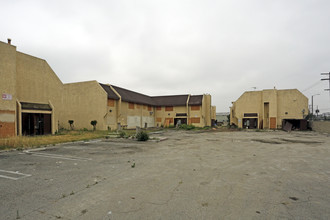 Rolland Curtis Gardens Apartments in Los Angeles, CA - Building Photo - Building Photo