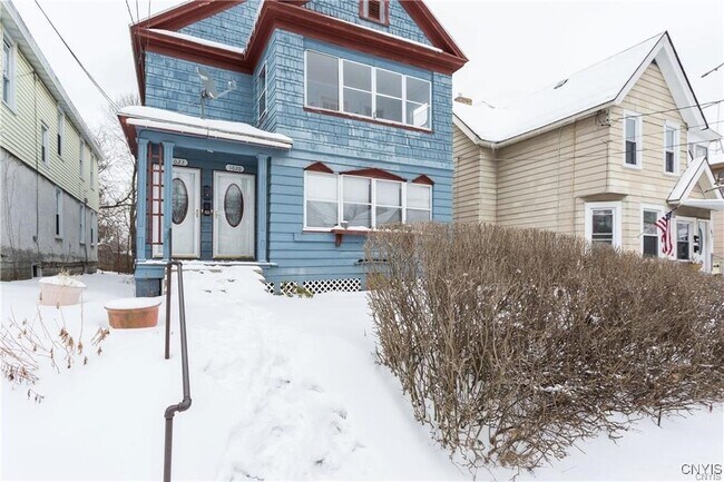 1020 Oak St in Syracuse, NY - Building Photo - Building Photo