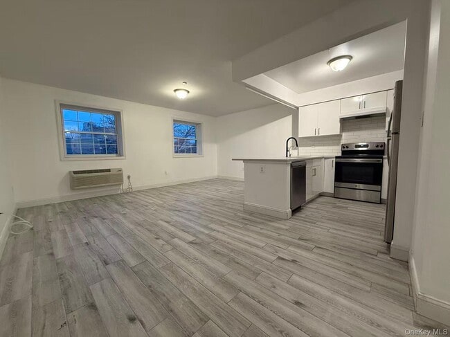 57-14 Xenia St in Queens, NY - Building Photo - Building Photo