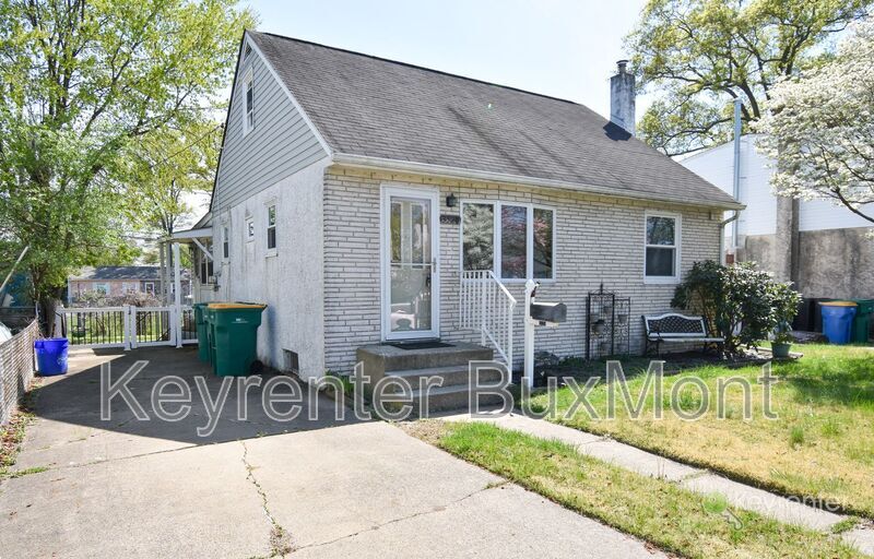 3528 Carnarvon Ave in Bristol, PA - Building Photo