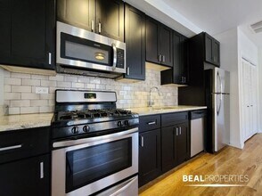 2203 W Eastwood Ave in Chicago, IL - Building Photo - Building Photo
