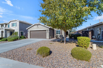 2250 E Hazeltine Way in Gilbert, AZ - Building Photo - Building Photo