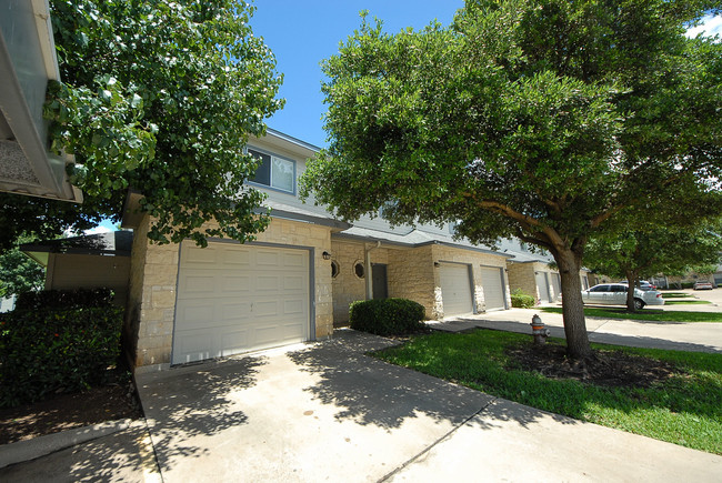 Westwood Townhomes in Georgetown, TX - Building Photo - Building Photo