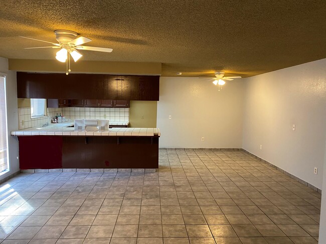 3557 S County Center Dr in Visalia, CA - Building Photo - Building Photo