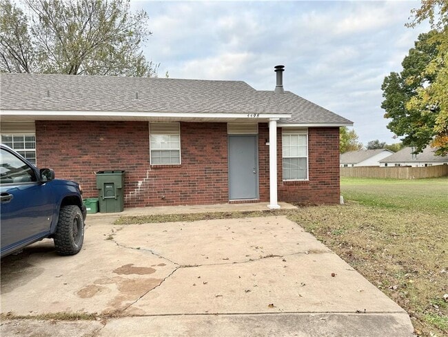 4498 W Renee Ct in Fayetteville, AR - Foto de edificio - Building Photo