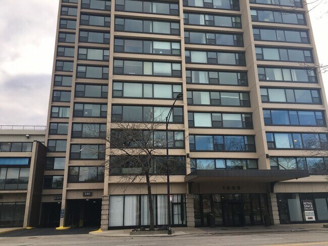 1850 N Clark St-Unit -710 in Chicago, IL - Building Photo - Building Photo
