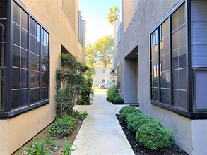 4230 E 4th St, Unit 2 in Long Beach, CA - Building Photo - Building Photo