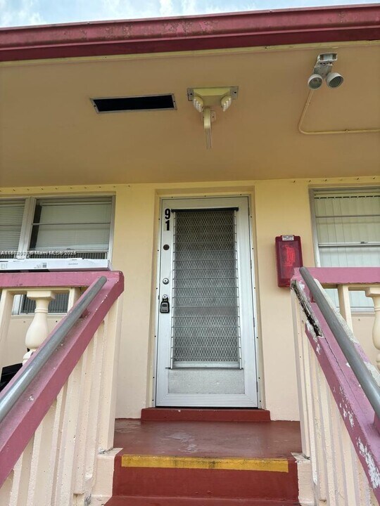 91 Waltham D in West Palm Beach, FL - Building Photo