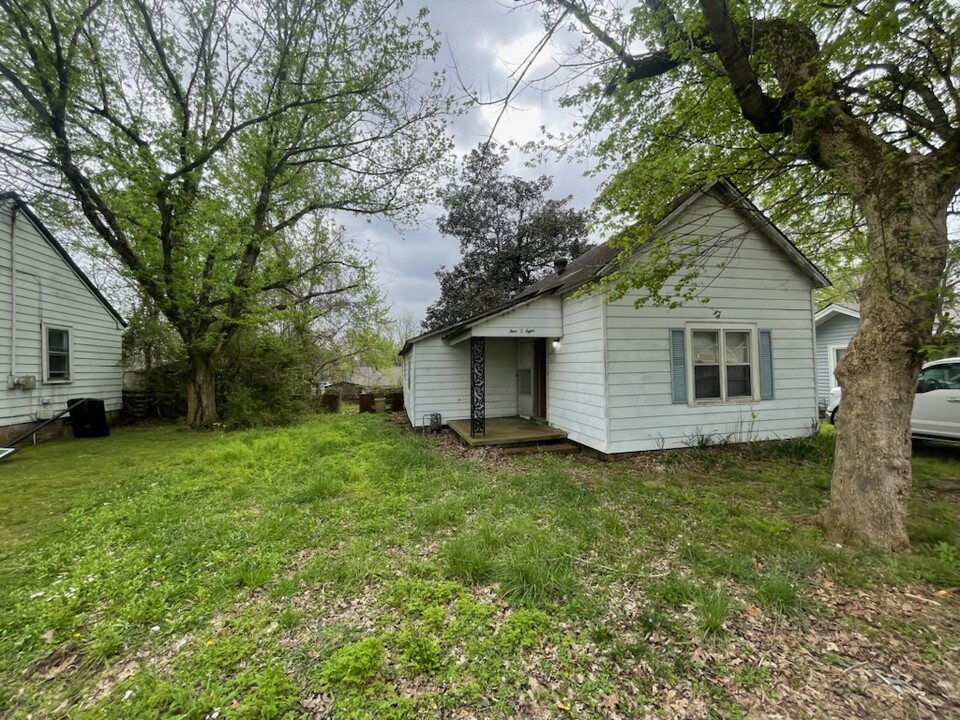 408 Briggs St in Jackson, TN - Building Photo