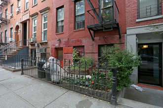 315 E 6th St in New York, NY - Building Photo - Building Photo