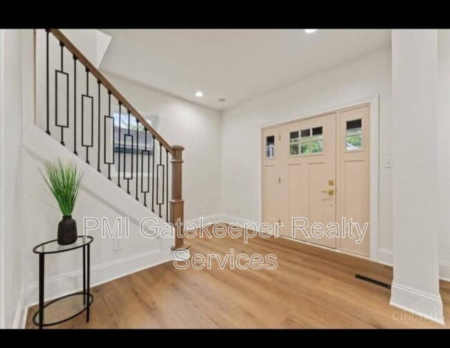 5819 Bramble Ave in Cincinnati, OH - Building Photo - Building Photo