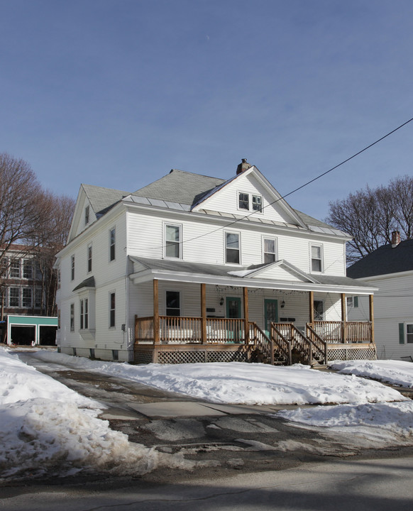 74 Harvard St in Pittsfield, MA - Foto de edificio