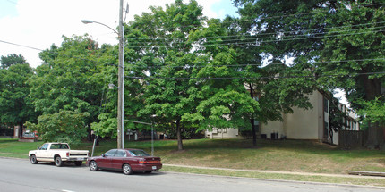 Westover Hills Townhomes in Richmond, VA - Foto de edificio - Building Photo