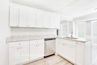 562 Rollingwood Dr in Stone Mountain, GA - Building Photo - Building Photo