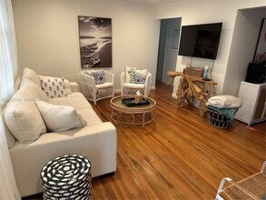 130 Malaga Ave in Coral Gables, FL - Foto de edificio - Building Photo