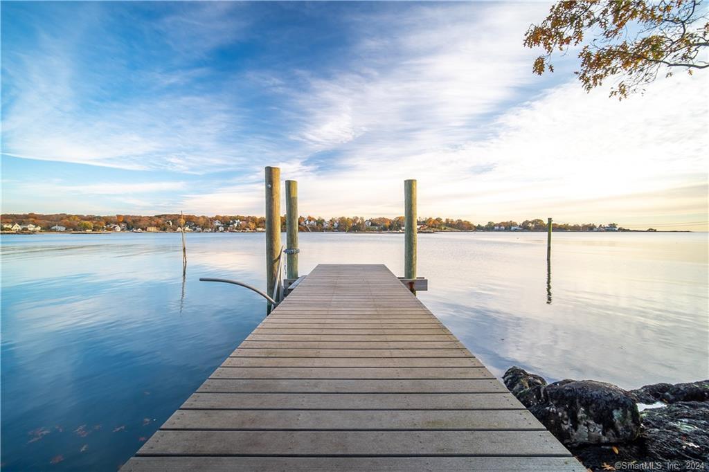 99 Great Harbor Rd in Guilford, CT - Building Photo